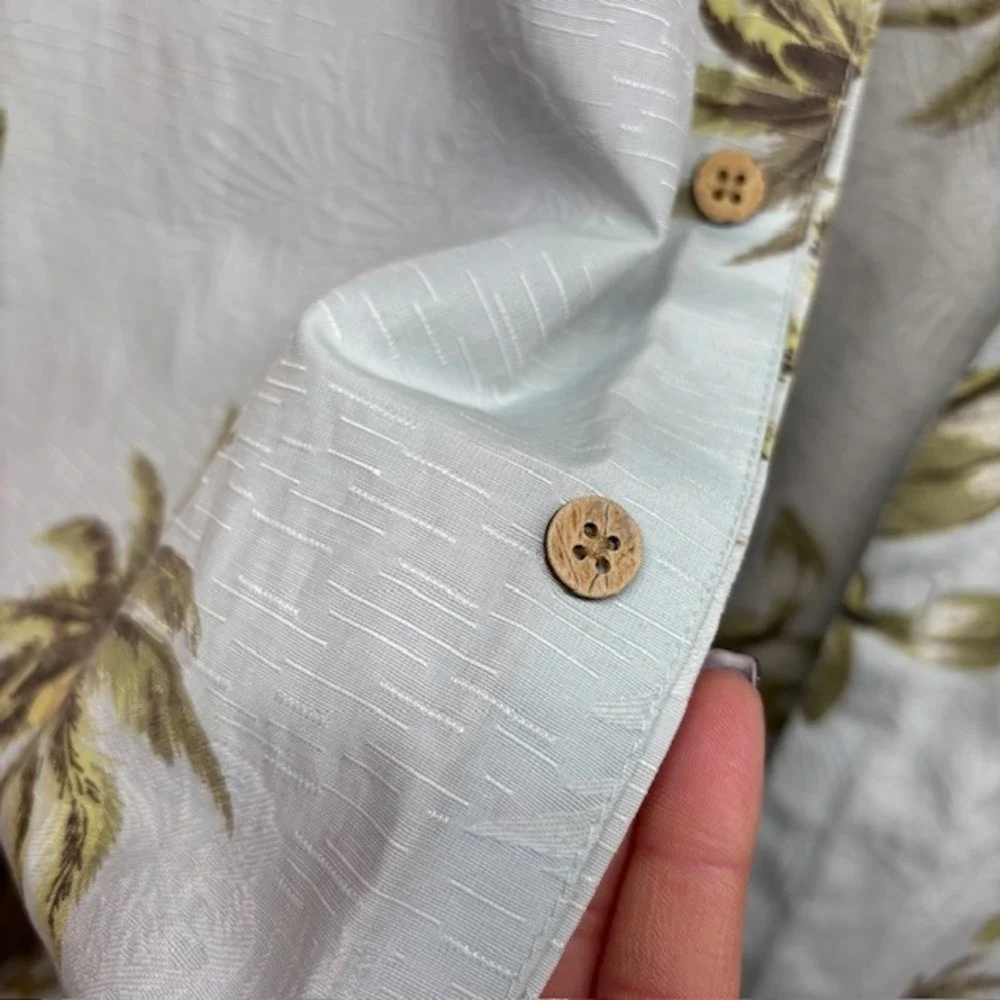 St Johns Bay Mens Tropical Hawaiian Shirts Lot of 2 Blue Cream Floral L/XL - Picture 6 of 10